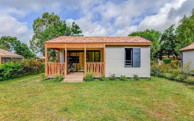Serene Chalet in Hourtin Near Lake