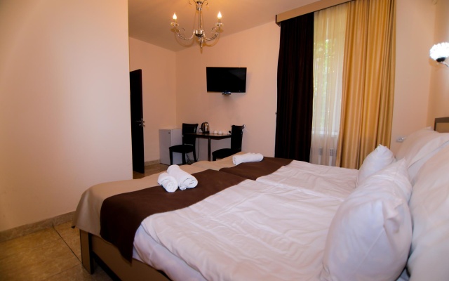 Comfort House Hotel - Image 4