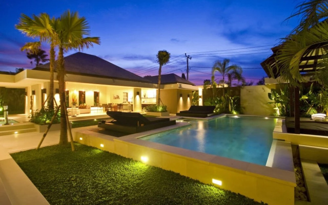 Private Villas, 4 Br, Canggu With Staff