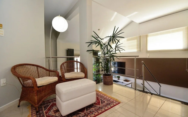 Elegante Casa com Piscina - João Paulo