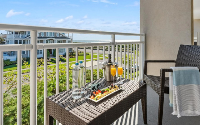 La Mer Beachfront Resort