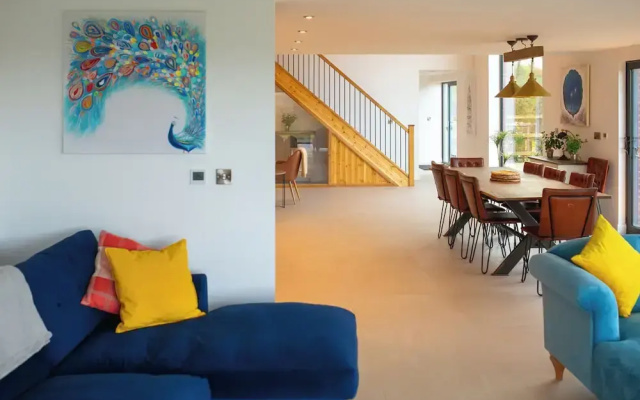Orchard Barn-Luxury 4 BD Barn Conversion