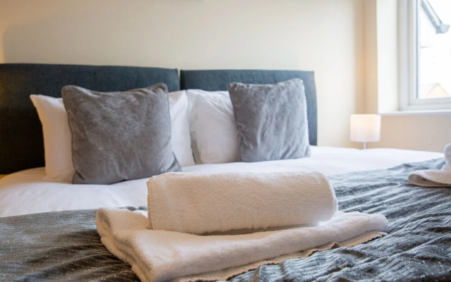 2-bedroom Penthouse, Clockhouse, Hoddesdon