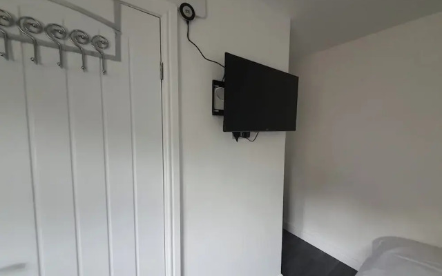 Private Room - Ensuite Bathroom - Free Parking