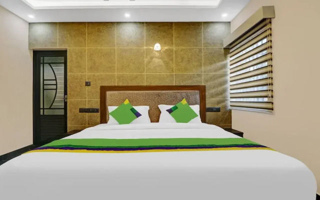 Treebo Pushpak 500 mtrs from Chottanikkara temple