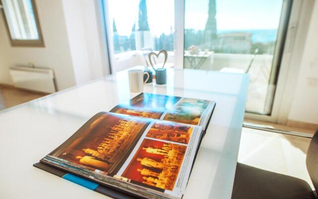 Amathus suite with sea view