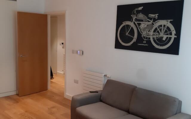 Apartment-newham-sleeps2-balcony-89ws