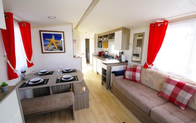 Lovely 2-bed Static Caravan in Rhyl