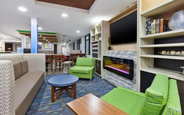 Holiday Inn Express Winnipeg Airport - Polo Park by IHG