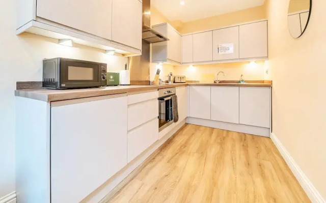 London Street Apt By REDWOOD STAYS