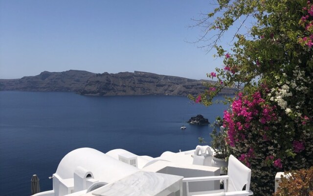 Oia Memories Suites