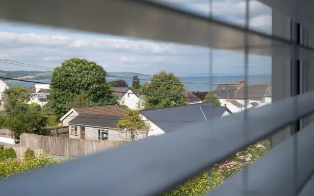 Glynmar - Sea Glimpses Hot Tub Pool Table