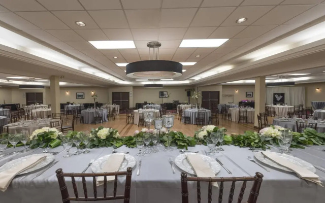 Four Points by Sheraton Edmonton South