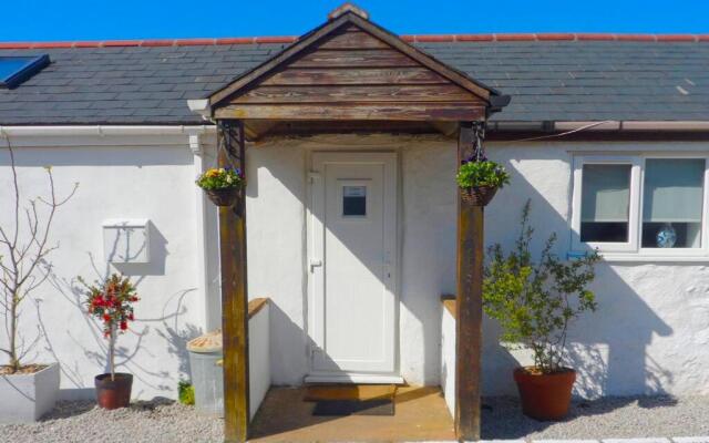 Stunning ANNEXE 1 luxury bedroom, eating area & bathroom only!