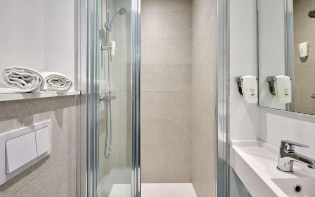 Hotel Kyriad Direct Moulins Sud