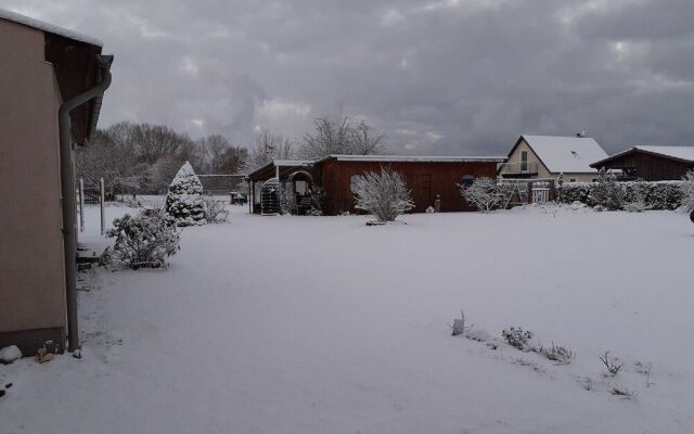 Idyllic Bungalow with Garden in Pepelow near Seabeach