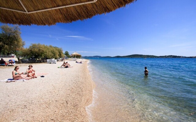 Charming 2-bed Apartment in Srima With sea View