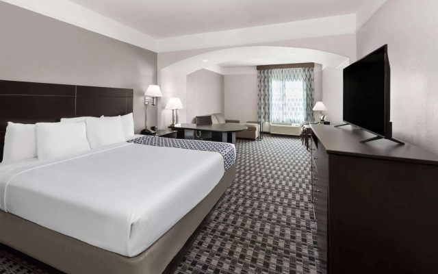 La Quinta Inn & Suites by Wyndham Deer Park