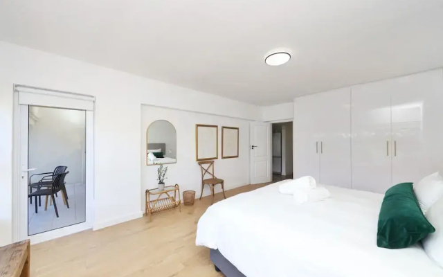 Two Bedroom Apartment With Mountain Views