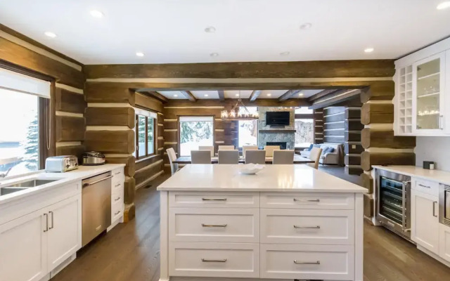 3354 Peak Drive