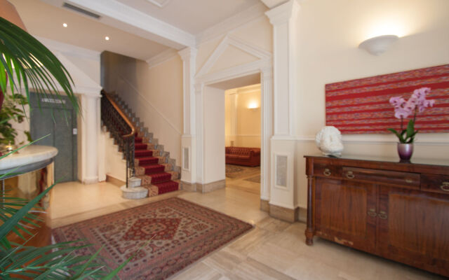 Laurentia Hotel