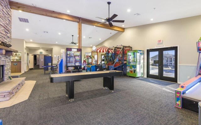 Cozy Family Resort Getaway