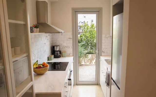 Contemporary Athenian Escape GHH