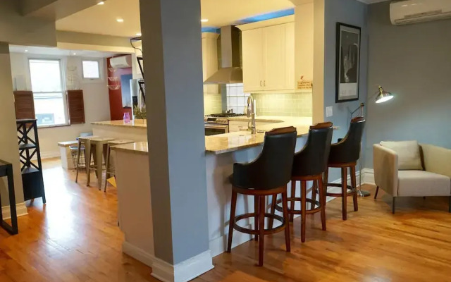3-Level Bucktown Home - Amazing Outdoors & Parking