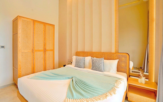ELIVAAS Meraki Luxe 6BHK Glass Villa