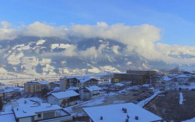 Top holiday apartment in Fügen with ski room and terrace
