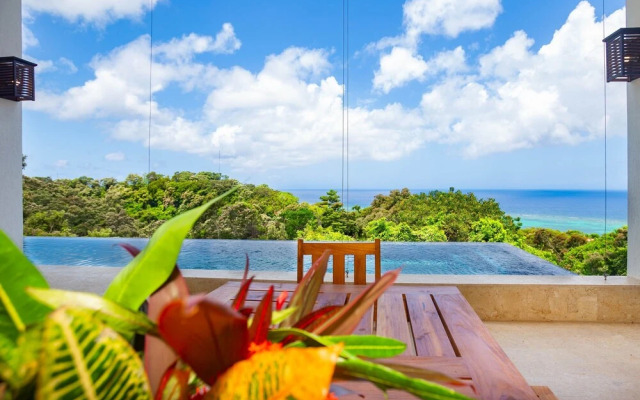 Ocean Pearl 4 Bedroom Home by RedAwning