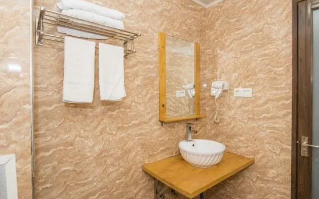 Sunshine Holiday Hotel