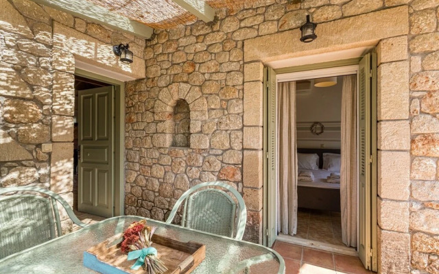 Lithos Stoupa Villas