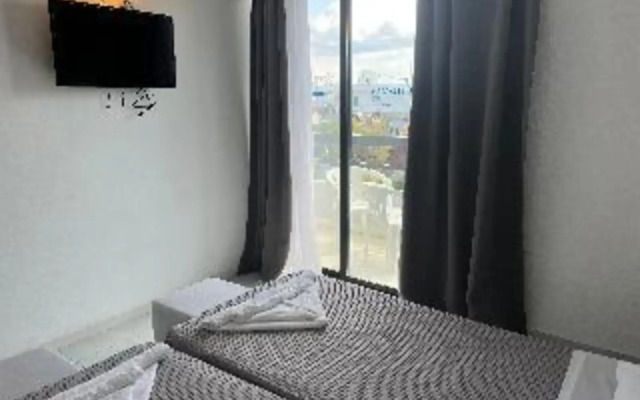 Margaret Studios & Apartments