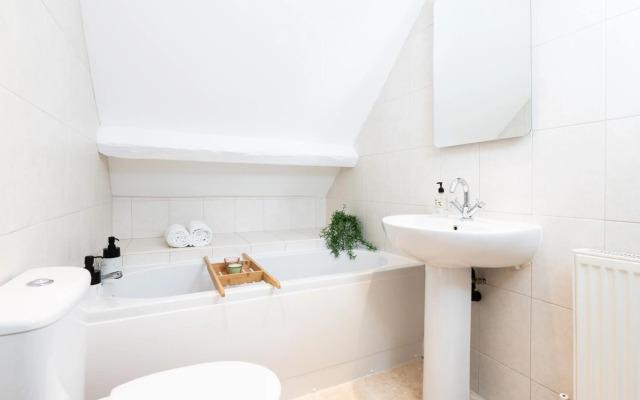 Scarborough Stays - Captain Bay Apartments