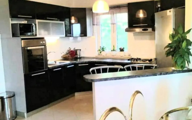 Viki - Seaview & Garden Terrace - A1