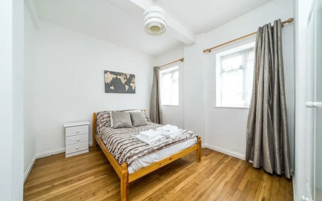 NEW 3BD West Kensington Flat Close to City