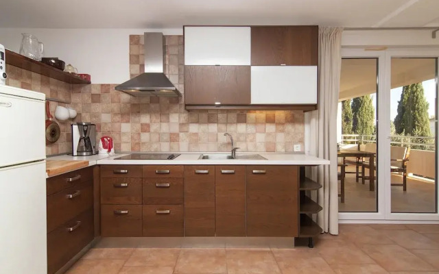 Apartments Levan Ceja