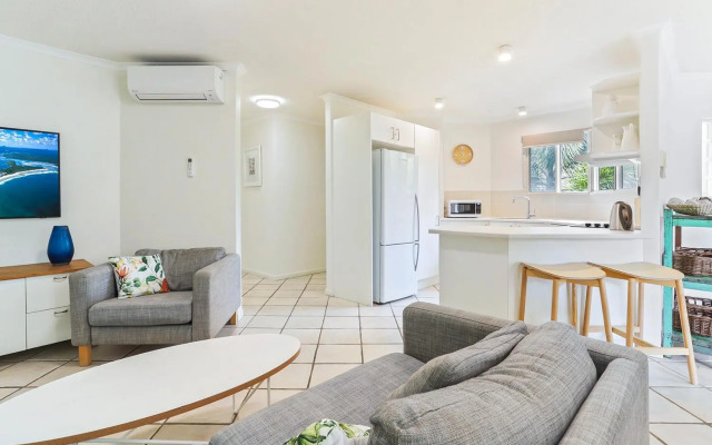 Seaside apartment minutes from Sunshine Beach