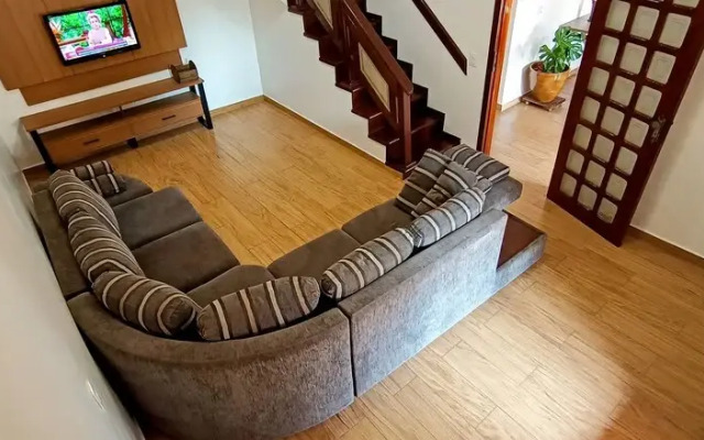 Casa com Piscina e Churrasqueira