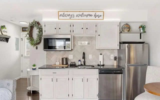 Taneycomo Topia Quaint Studio