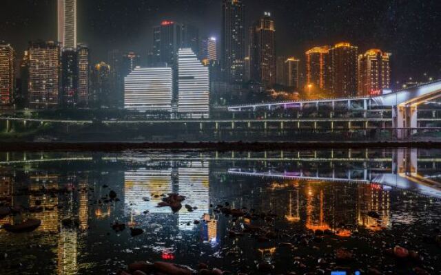 Yiduo Riverview Hotel (Chongqing Liberation Monument Hongya Cave)