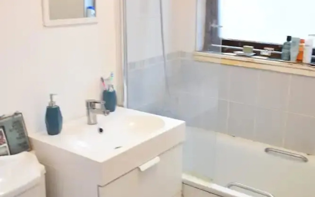 Trendy Notting Hill 1 Bedroom Apartment With Balcony
