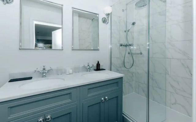 Woodvale Retreat - Sleeps 20