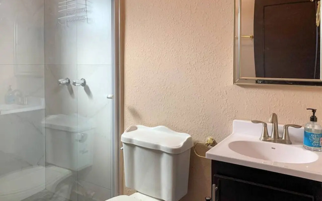 Apartment With Excellent In-town Location 2