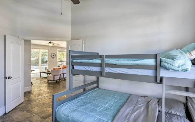 Airy Scottsdale Home: Pool, Putting Green & Grill!