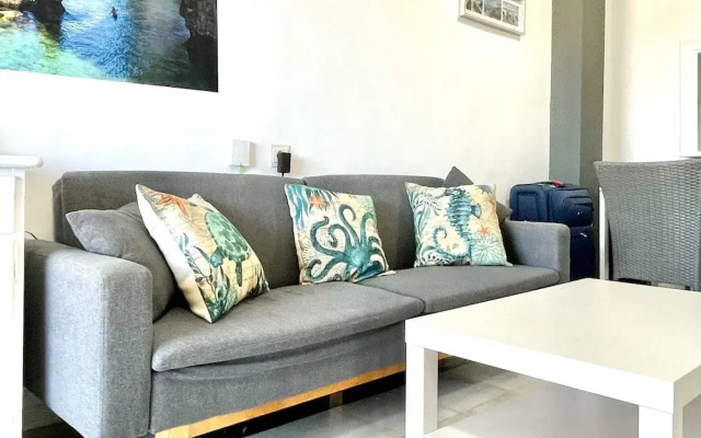 Belvilla by OYO Residencial Hibiscus 405