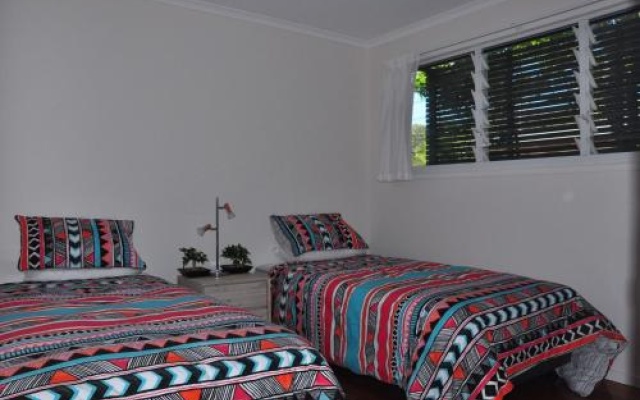 10 Double Island Drive Modern Family Home Centrally Located Swimming Pool & Outdoor Area – Guest Rooms – Rainbow Beach