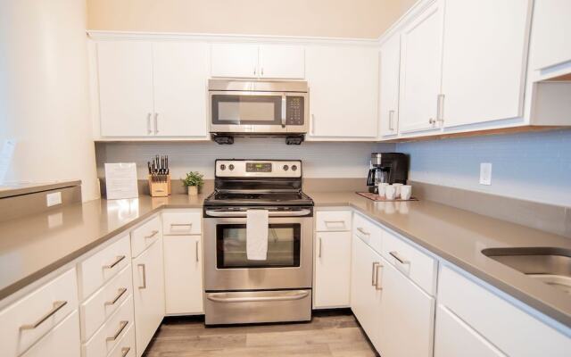 3BR CozySuites at The Block