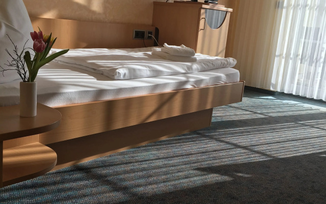 Warias Hotel & Restaurant